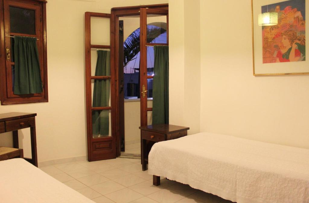 Sunrise Paros מלון דירות 3*